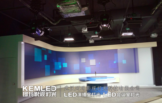 天津機電職業(yè)技術(shù)學(xué)院多功能演播室燈光案例圖