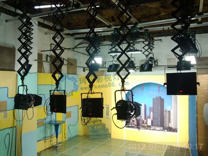 長沙電視臺(tái)經(jīng)貿(mào)頻道演播室燈光