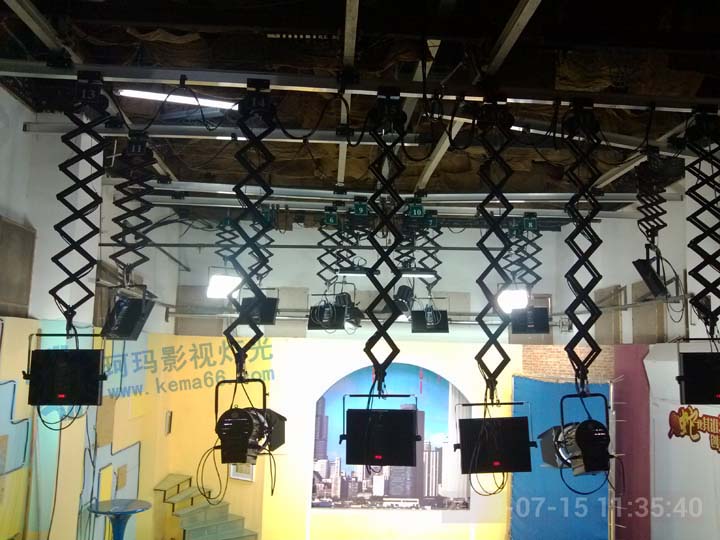 長沙電視臺(tái)經(jīng)貿(mào)頻道演播室燈光