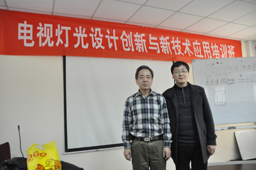 杜書(shū)濤和中央電視臺(tái)制作部燈光科董楠老師合影